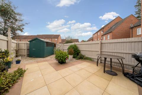 11 Arran Close, Greylees, Sleaford, NG34 8FY