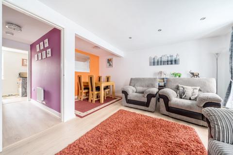 11 Arran Close, Greylees, Sleaford, NG34 8FY