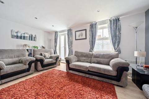 11 Arran Close, Greylees, Sleaford, NG34 8FY