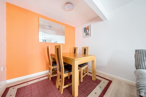 11 Arran Close, Greylees, Sleaford, NG34 8FY