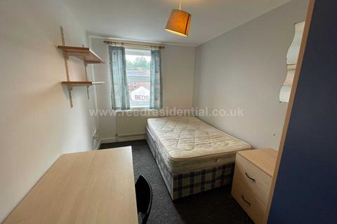 4 bedroom apartment to rent, Castle Boulevard, Lenton, England