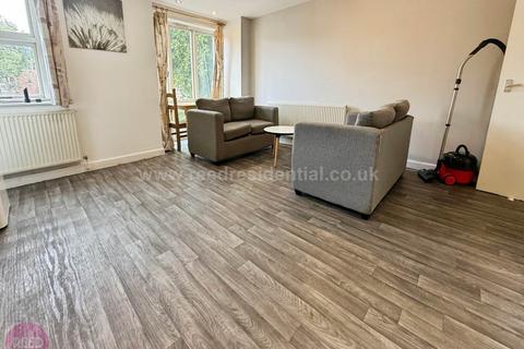 4 bedroom apartment to rent, Castle Boulevard, Lenton, England