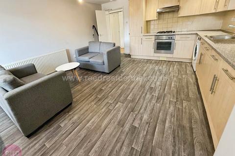 4 bedroom apartment to rent, Castle Boulevard, Lenton, England