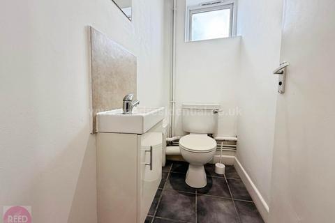 4 bedroom apartment to rent, Castle Boulevard, Lenton, England