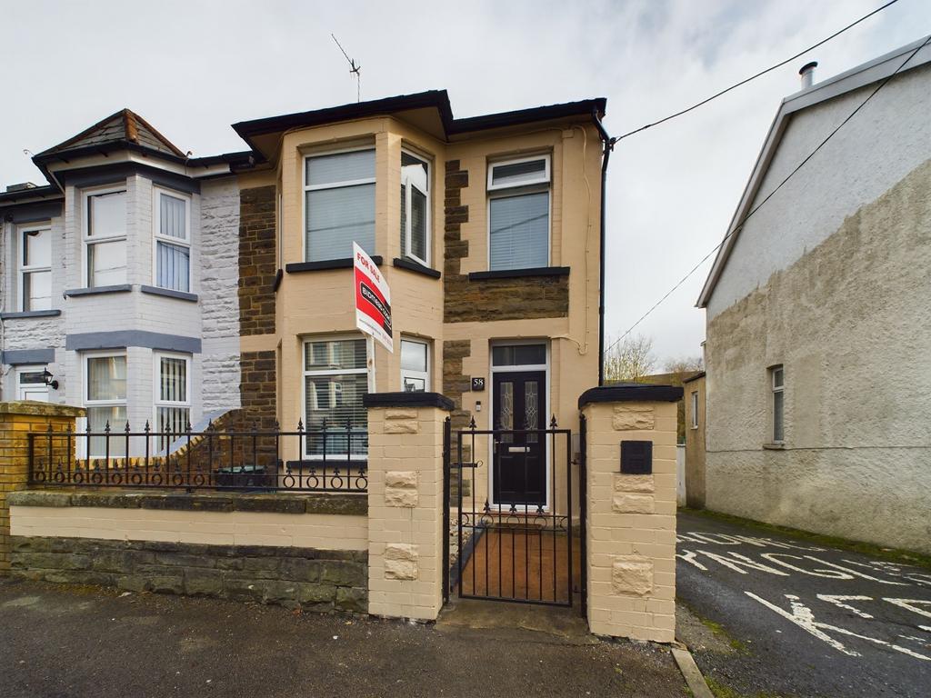 Holland Street, Ebbw Vale, NP23 3 bed end of terrace house £195,000