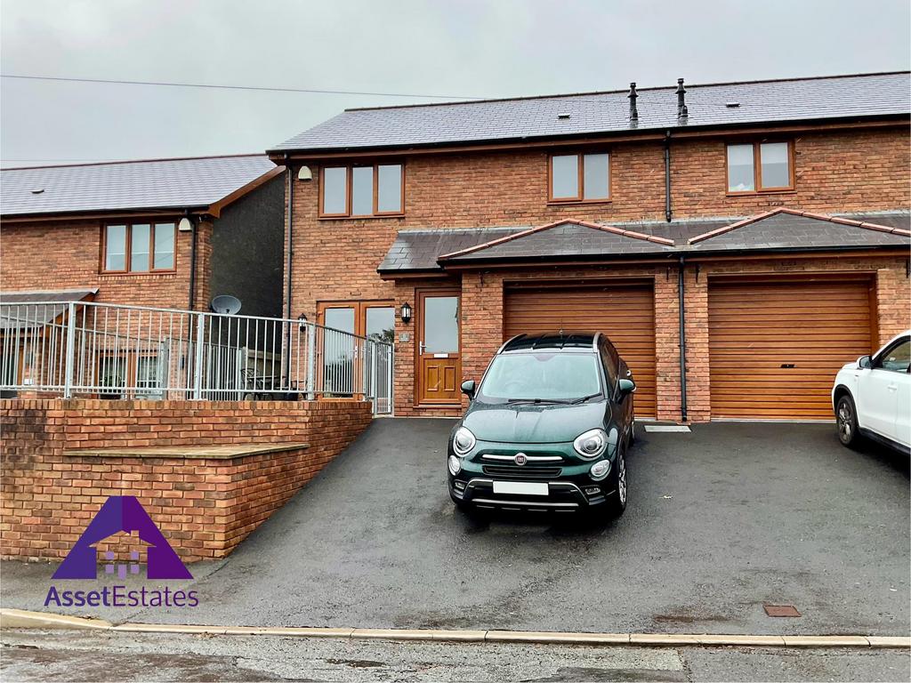 Rhes Yr Ysgol, Cwmcelyn Road, Blaina, Abertillery NP13 3LT 3 bed semi