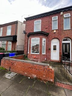 3 bedroom semi-detached house to rent, Eccles, M30