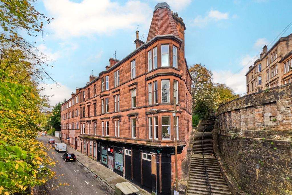 Queen Margaret Road, Flat 2/1, North Kelvinside, Glasgow, G20 6DP 4 bed