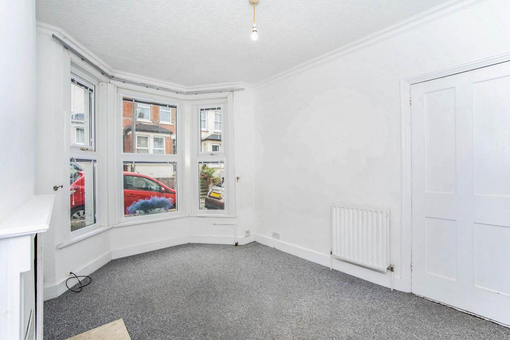 Cecil Road, Rochester, Kent, ME1 3 bed terraced house for sale £300,000
