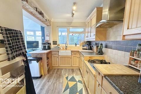 4 Andrews Crescent, Paston, Peterborough, PE4 7XL