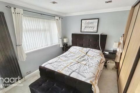 4 Andrews Crescent, Paston, Peterborough, PE4 7XL