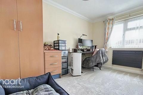 4 Andrews Crescent, Paston, Peterborough, PE4 7XL