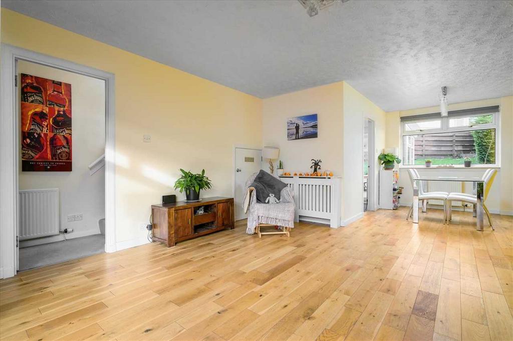 18 Buchanan Gardens, FK2 0UT 3 bed detached house £209,000