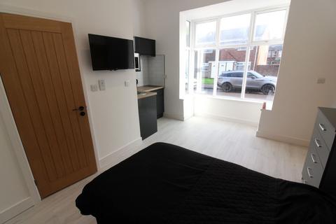 Studio to rent, Bloxwich Road South, Willenhall