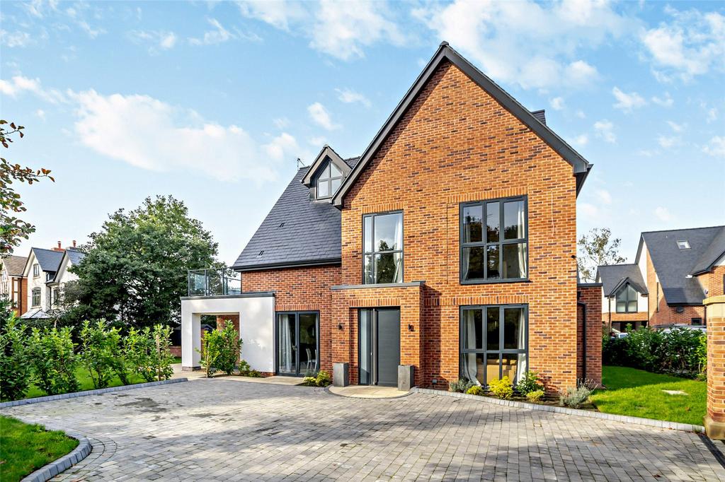 Rosegarth Place, Wilmslow, Cheshire, SK9 4 bed detached house to rent