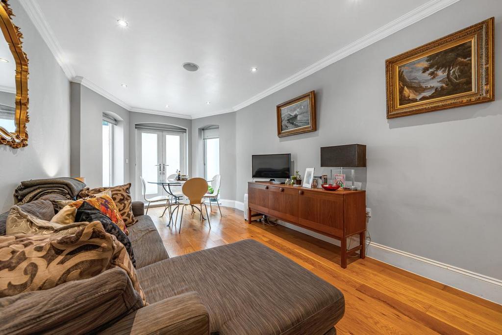 Keswick Road, Putney 2 bed flat for sale £575,000