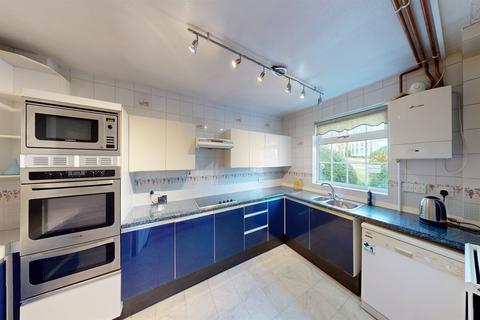 7 Hazelwood, Loughton, IG10 4ET