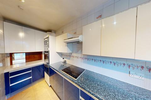 7 Hazelwood, Loughton, IG10 4ET