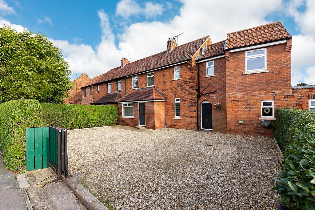 The Oval, Pocklington, York, YO42 2LN 4 bed semidetached house £285,000