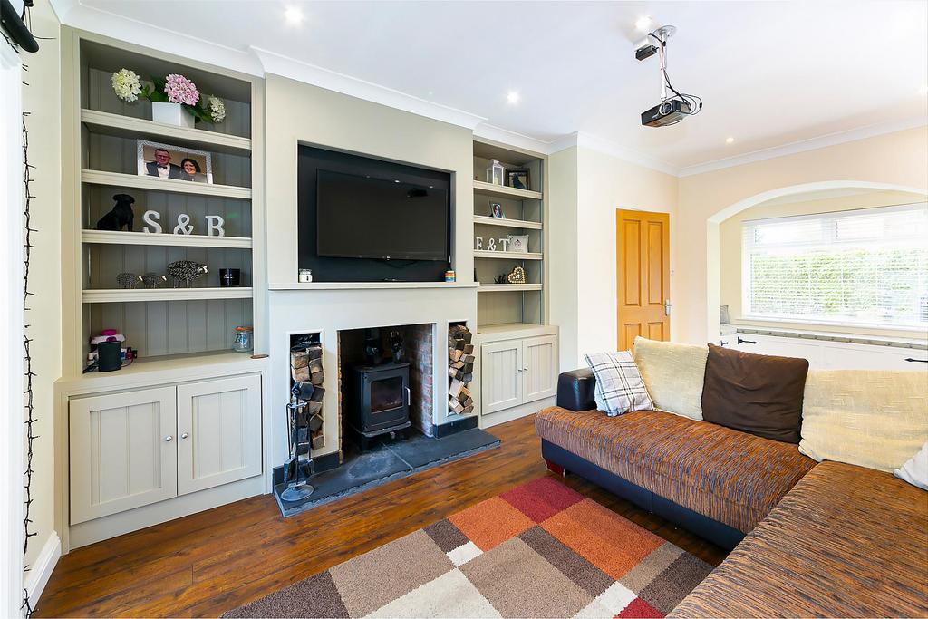 The Oval, Pocklington, York, YO42 2LN 4 bed semidetached house £285,000
