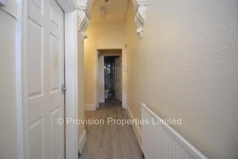 6 bedroom terraced house to rent, Providence Avenue, Woodhouse LS6