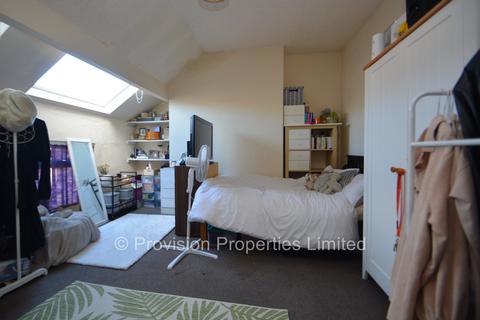 6 bedroom terraced house to rent, Providence Avenue, Woodhouse LS6