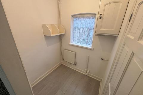 4 bedroom terraced house to rent, Regent Street, Kettering, NN16