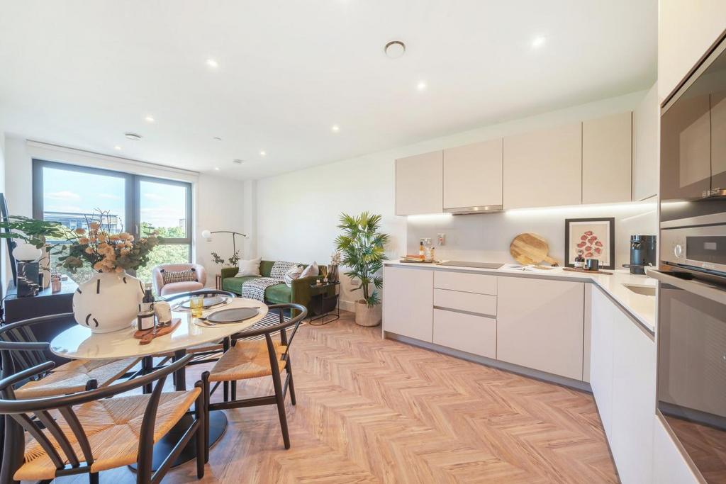 Brixton Hill, Brixton 2 bed flat for sale £625,000