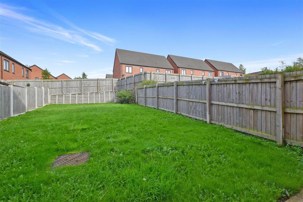 Latham Avenue, Runcorn 3 bed semidetached house £200,000
