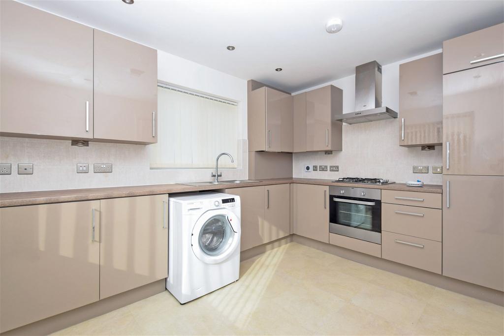 Latham Avenue, Runcorn 3 bed semidetached house £200,000