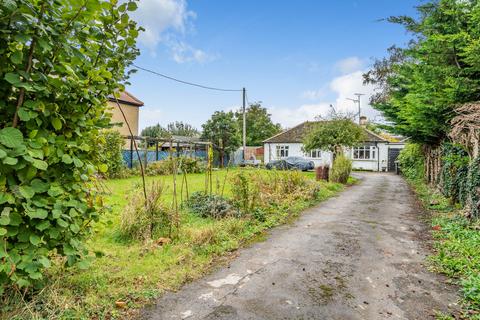 3 bedroom bungalow for sale, Highworth Road, Faringdon, Oxfordshire, SN7