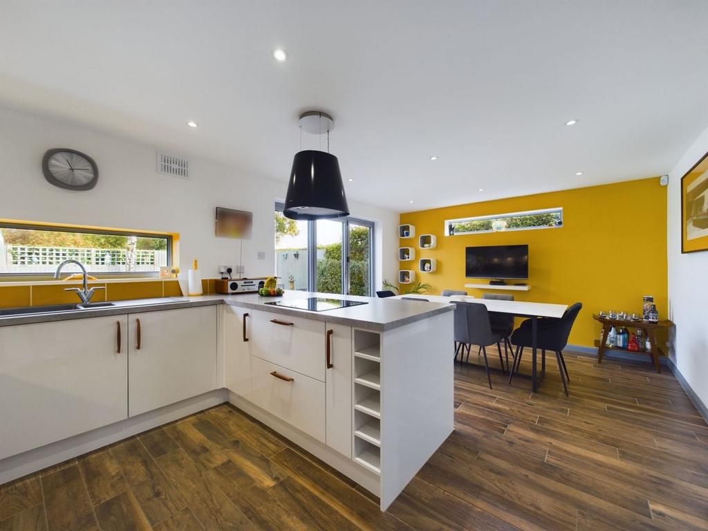 East Leys Court, Moulton, Northampton NN3 7TX 4 bed detached house for