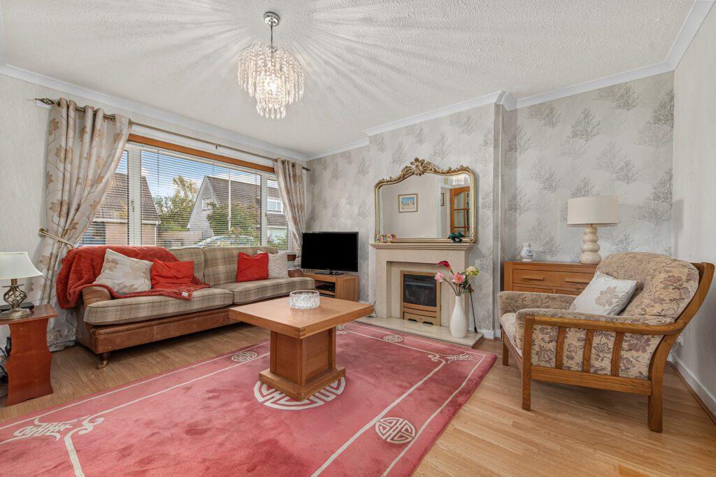 Churchill Drive, Bridge of Allan, FK9 3 bed semidetached house £250,000