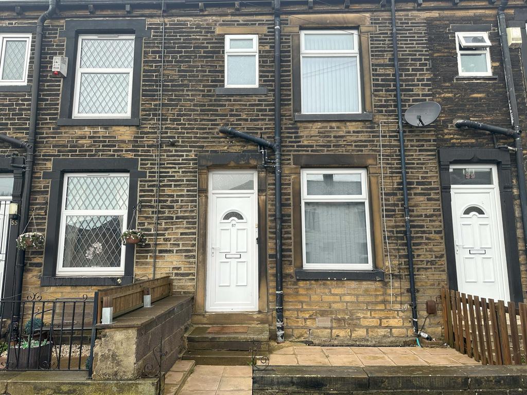 Woodhall Avenue, Bradford, West Yorkshire, BD3 2 bed terraced house to