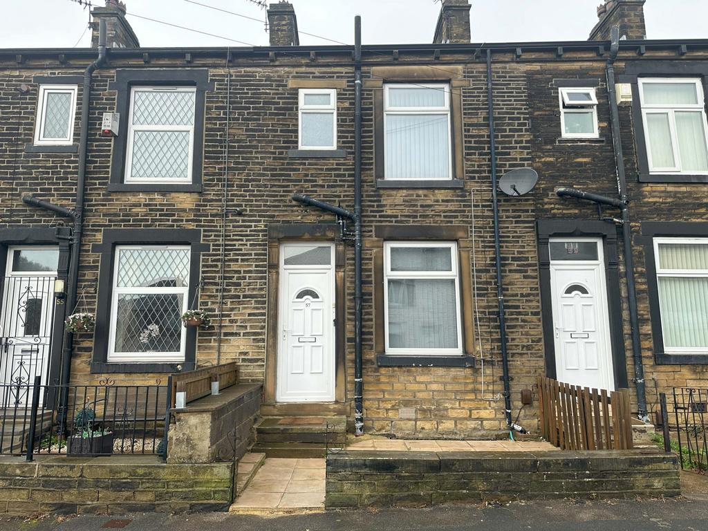 Woodhall Avenue, Bradford, West Yorkshire, BD3 2 bed terraced house to rent £800 pcm (£185 pw)