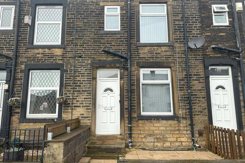 2 bedroom terraced house to rent, Woodhall Avenue, Bradford, West Yorkshire, BD3