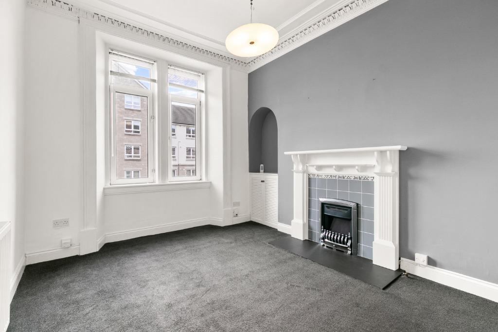 Castlegreen Lane, Dumbarton, West Dunbartonshire, G82 2 bed flat £59,995