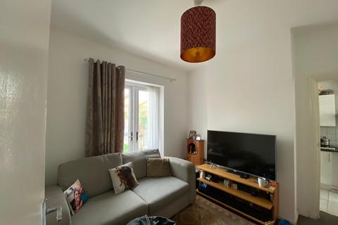 4 bedroom terraced house to rent, 27 Eynsford Road Ilford IG3 8BA
