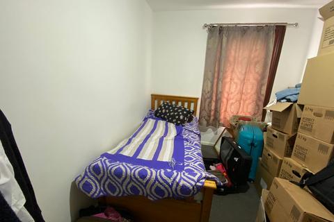 4 bedroom terraced house to rent, 27 Eynsford Road Ilford IG3 8BA