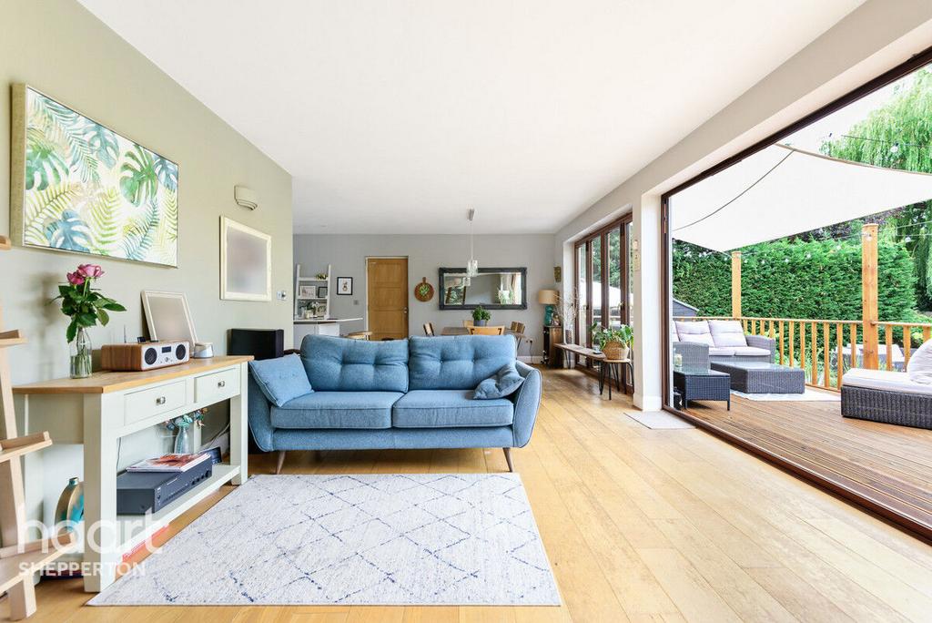 Chertsey Road, Shepperton 5 bed detached house for sale £1,000,000