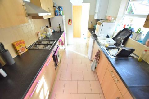 6 bedroom terraced house to rent, Pitcroft Avenue, Reading