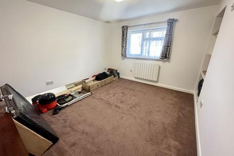 2 bedroom flat to rent, Boundary Close,  Southall, UB2