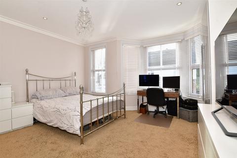 10 Wyles Road, Chatham, ME4 6HA