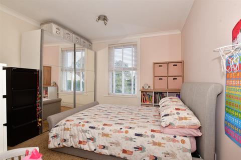 10 Wyles Road, Chatham, ME4 6HA