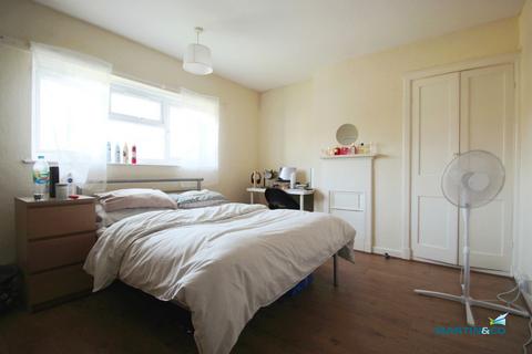 4 bedroom end of terrace house to rent, Cardwell Crescent, Headington