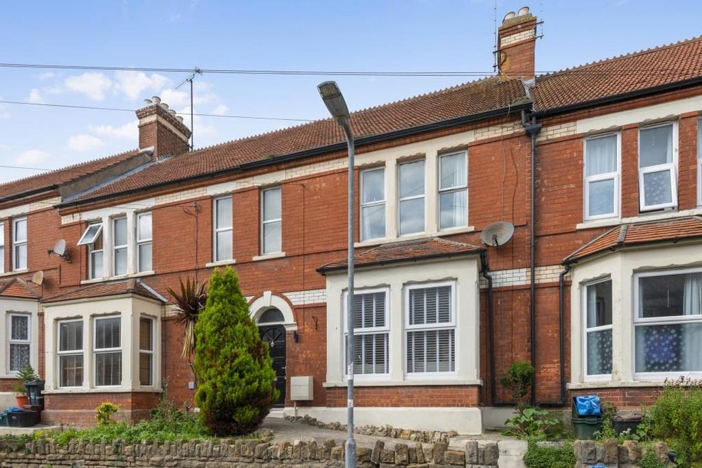 Crofton Avenue, Yeovil, Somerset, BA21 2 bed terraced house for sale