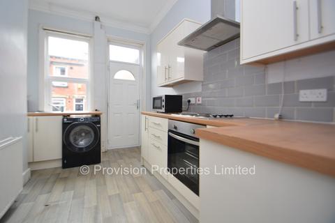 8 bedroom terraced house to rent - Delph Lane, Woodhouse LS6
