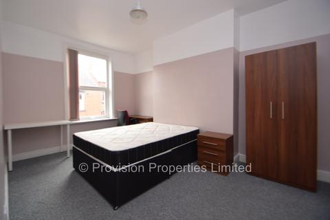 8 bedroom terraced house to rent - Delph Lane, Woodhouse LS6
