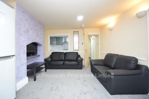 3 bedroom flat to rent, Regent Park Terrace, Hyde Park LS6