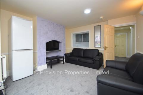 3 bedroom flat to rent, Regent Park Terrace, Hyde Park LS6